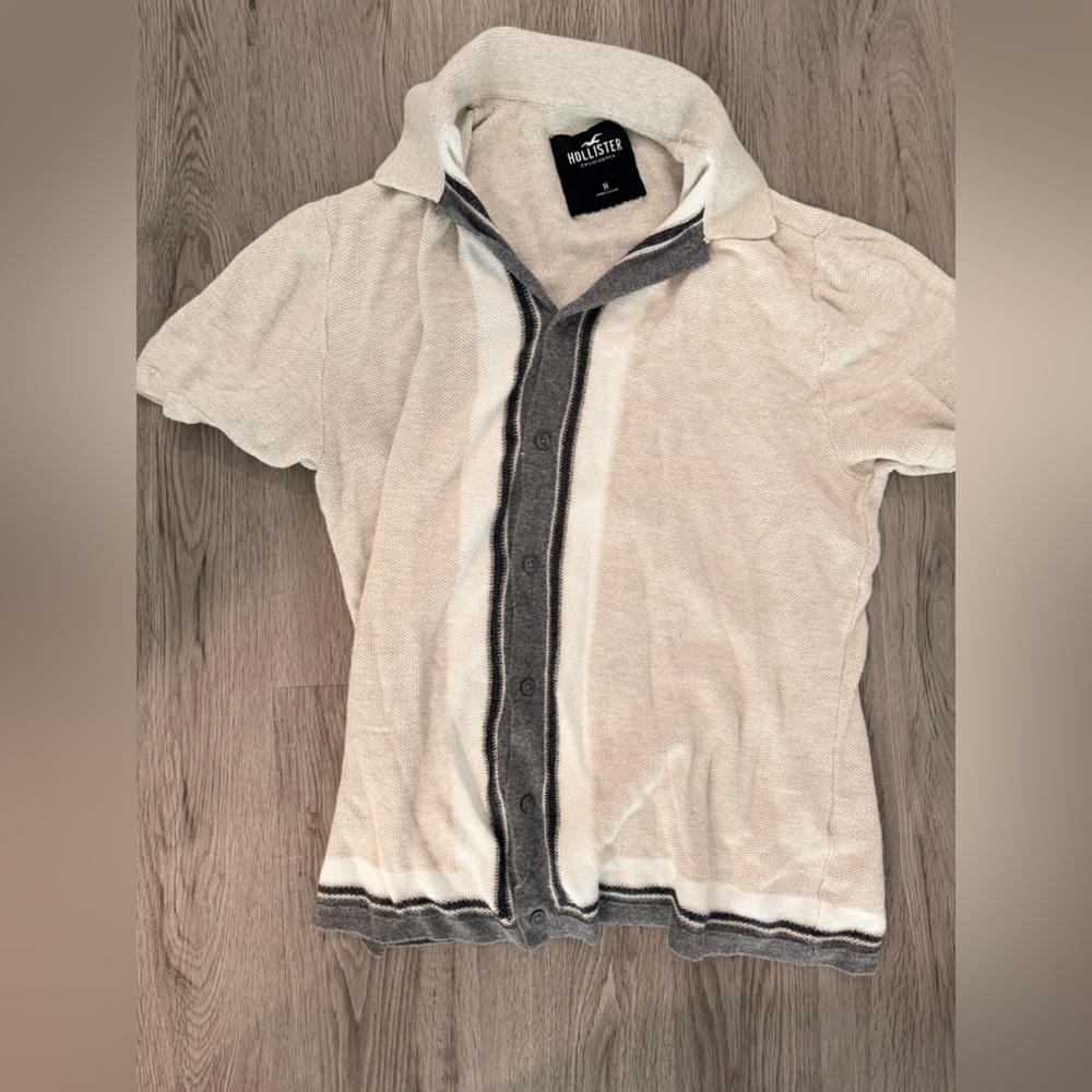 Hollister Cream and Black Sweater shirt